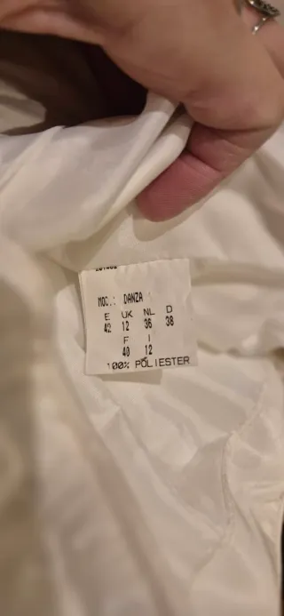 Vestido de Novia y Velo Blanco