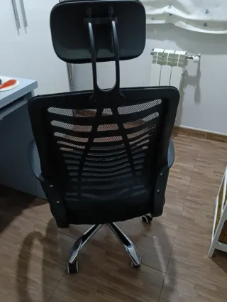 Silla de oficina ergonómica negra