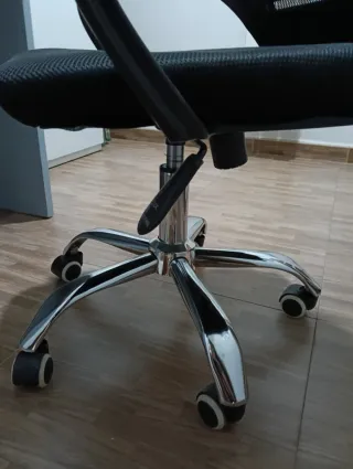 Silla de oficina ergonómica negra