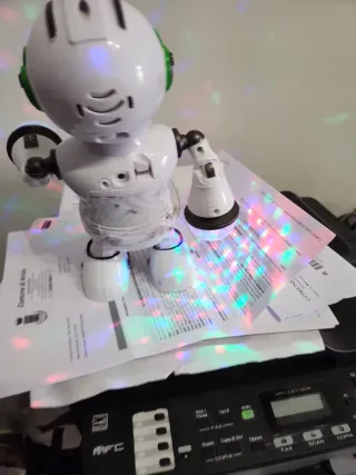Robot Ballerino con Luci e Musica