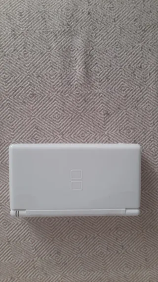 4 juegos para NINTENDO DS Y CONSOLA DS SIN CARGADO