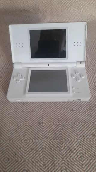 4 juegos para NINTENDO DS Y CONSOLA DS SIN CARGADO