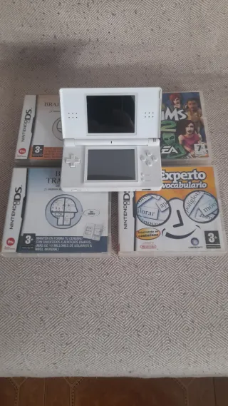 4 juegos para NINTENDO DS Y CONSOLA DS SIN CARGADO