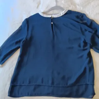 Camisa azul marino y blanco cuello bebé T40/42