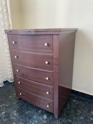 Antigua máquina de coser ALFA con mueble