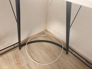 Escritorio esquinero  blanco 120x120 patas negras