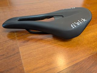 NUEVO Sillín FIZIK ARGO VENTO R5 negro 140MM
