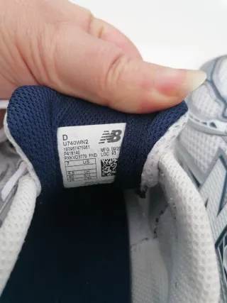 Deportivos New Balance Plata y Blanco