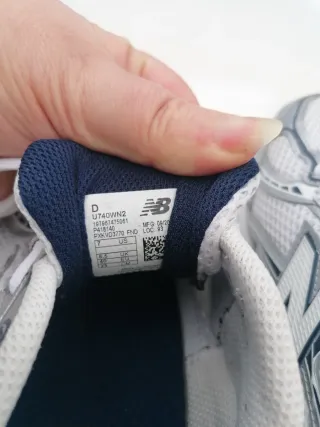 Deportivos New Balance Plata y Blanco