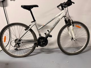 Bicicleta Decathlon plateada