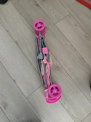 Carrito de muñecas rosa