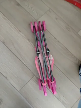 Carrito de muñecas rosa