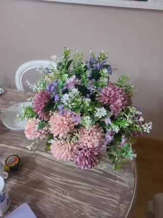 flores artificiales decorativas tela y plástico.