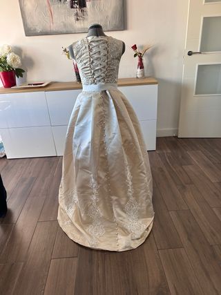 Vestido de fiesta beige de hombro a suelo 130 cm p