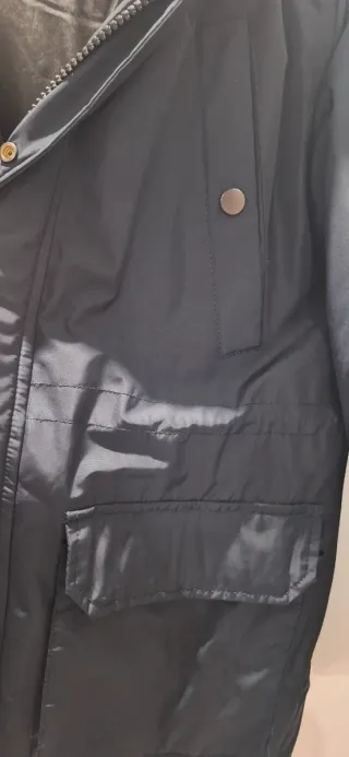 Chaquetón azul marino con capucha