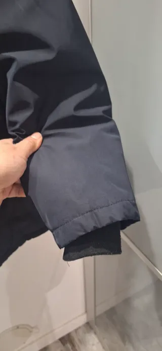 Chaquetón azul marino con capucha