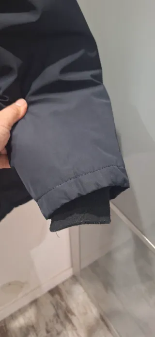 Chaquetón azul marino con capucha