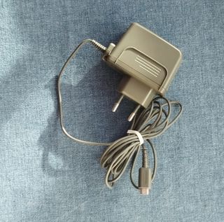 Nintendo DS Lite Negra + Cargador y Estuche