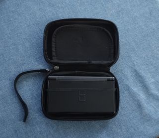 Nintendo DS Lite Negra + Cargador y Estuche