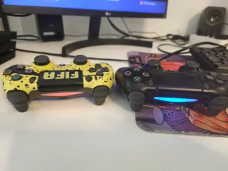 PS4 Pro 1TB + 3 Juegos + 2 Mandos