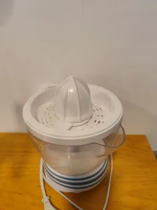Exprimidor eléctrico de naranjas