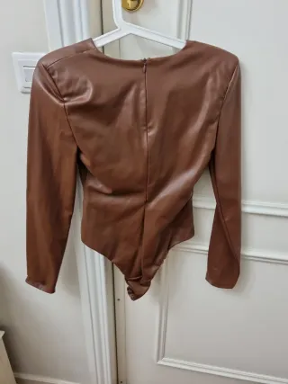 Body polipiel Zara marrón