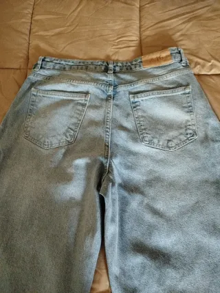 Pantalón ancho Zara