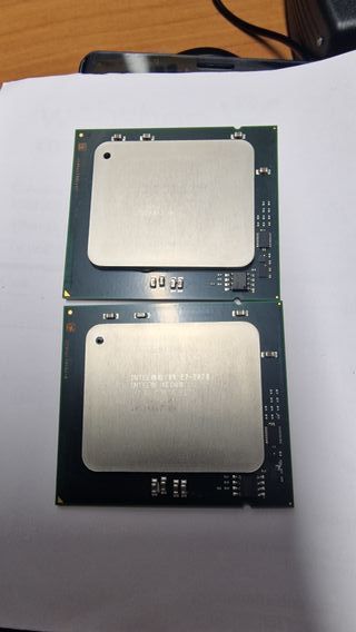 2 CPUs Intel Xeon E7-2870