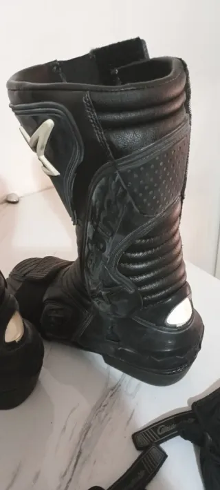 Botas y Guantes Moto