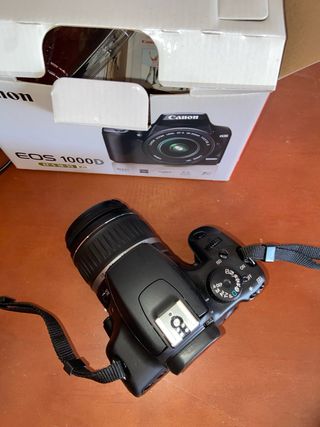 Cámara Canon EOS 1000D + Lente 18-55mm