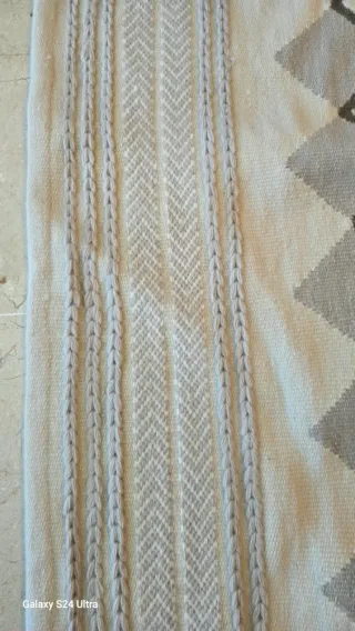 Alfombra de lana beige y gris