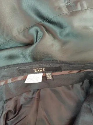 Traje de hombre negro y traje de hombre gris