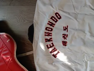 Conjunto Taekwondo Daedo,la mitad está nuevo.