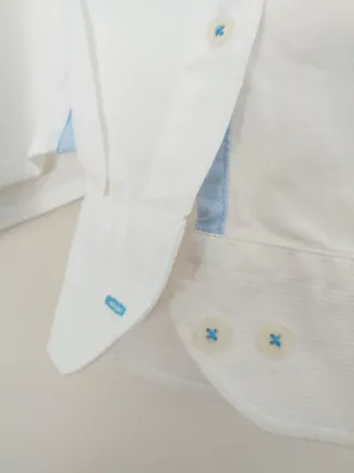 Camisa Sfera Blanca Hombre Talla S. Detalles azul.