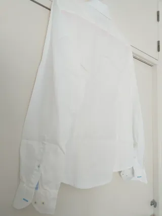 Camisa Sfera Blanca Hombre Talla S. Detalles azul.