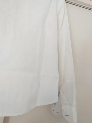 Camisa Sfera Blanca Hombre Talla S. Detalles azul.