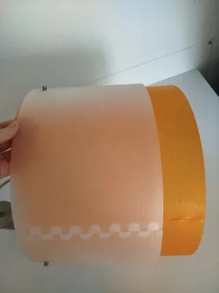 Lámpara colgante naranja y traslucido