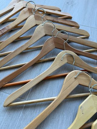 Lote 10 perchas madera