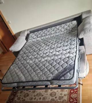 Sofá cama gris tela.