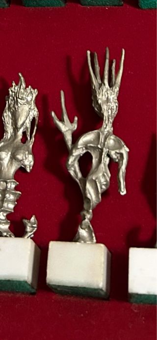 Ajedrez artístico figuras mitológicas