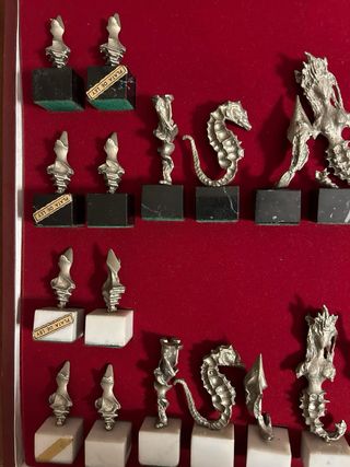 Ajedrez artístico figuras mitológicas