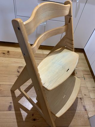 Trona de madera para comer