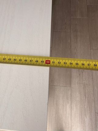 Escritorio blanco con cajones