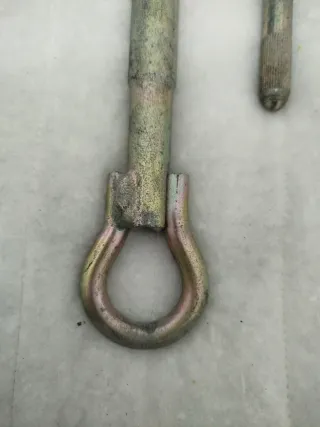 Anclaje de remolque metálico