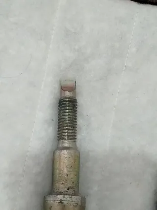 Anclaje de remolque metálico