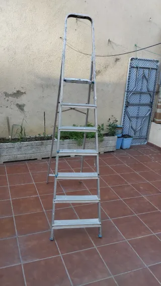 Escalera aluminio 6 peldaños