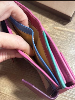 Monedero Piel VRS rosa y morado Nuevo en caja.