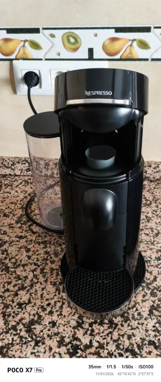 Cafetera Nespresso como nueva, cápsulas grandes