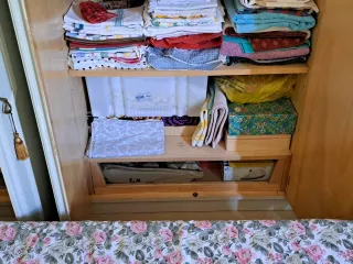 Armadio a sei ante in legno laccato degli anni '60