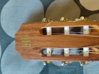 Guitarra Clásica + Funda + pedal + afinador